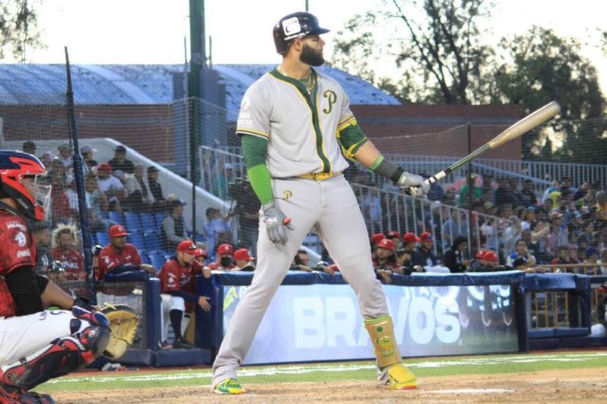 Águilas se refuerza con Alex Mejía