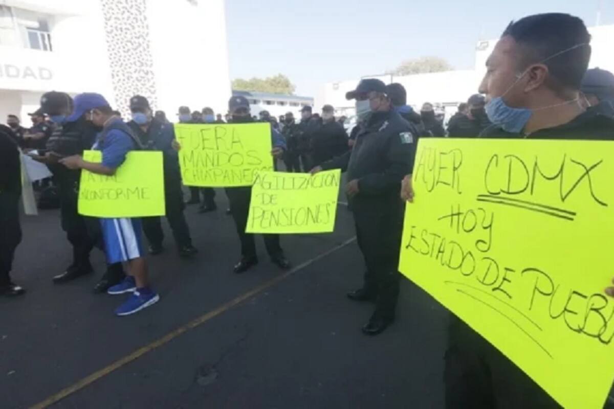 Policías paran labores en Puebla en protesta por bajos salarios