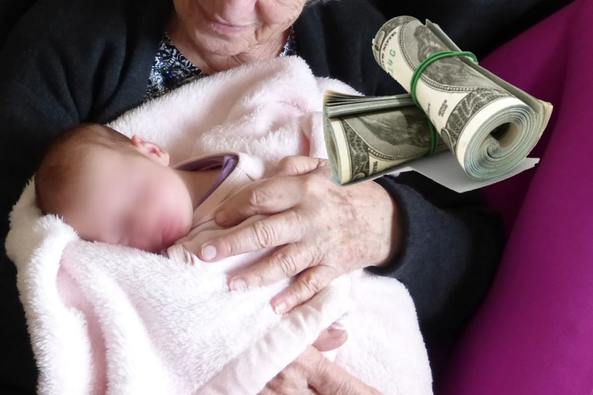Su mamá quiere cobrarle por cuidar a su hijo aunque dice "dejarla vivir gratis" en su casa