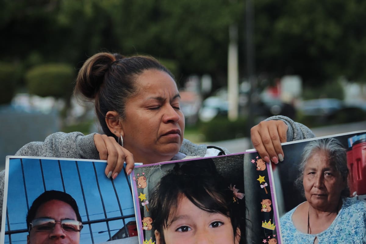 Familiares de víctimas de hechos viales relacionados con conductores en estado de ebriedad se manifestaron en la Plaza de los Tres Poderes para exigir justicia por casos ocurridos en Baja California. Foto : Cortesia