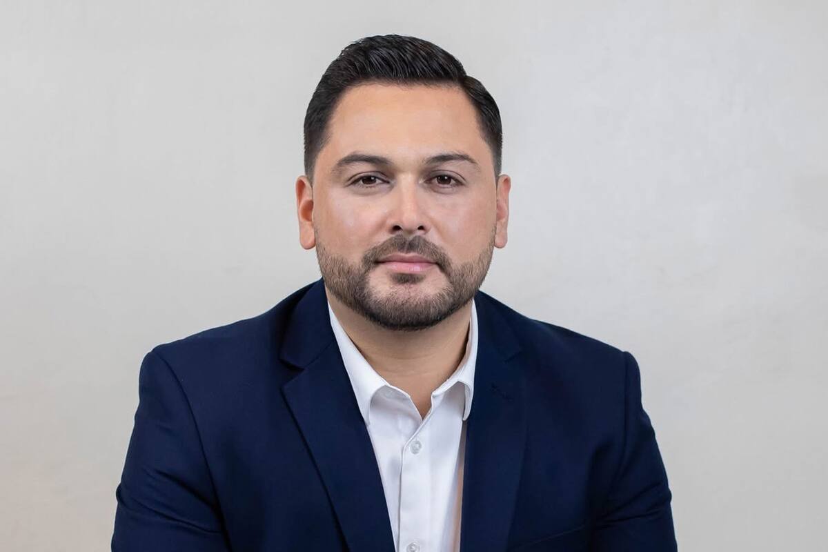 Miguel Loza presenta su renuncia al PAN; se declara regidor independiente