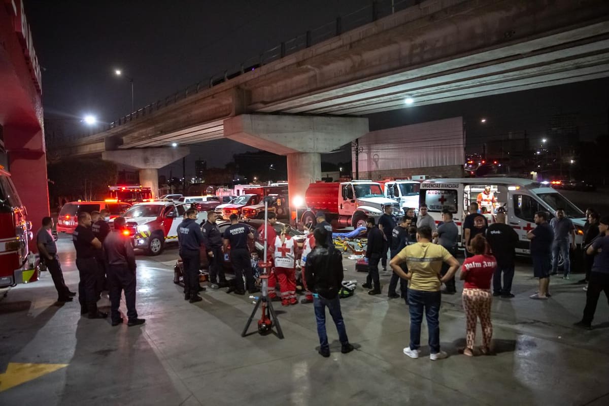 Durante 30 minutos realizaron maniobras de reanimación hasta lograr estabilizar a las víctimas. Foto: Border Zoom