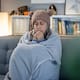 Sentir escalofríos sin fiebre no siempre es normal; estas son las causas más frecuentes y los signos que no deberías pasar por alto
