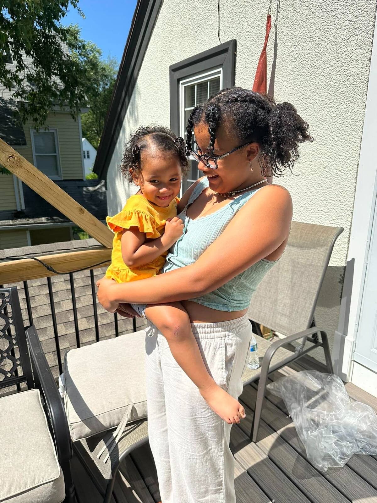 Fotografía de las dos hijas de Chastity Nunez. A las dos víctimas les sobrevive su hija-hermana de 2 años de edad. | Facebook