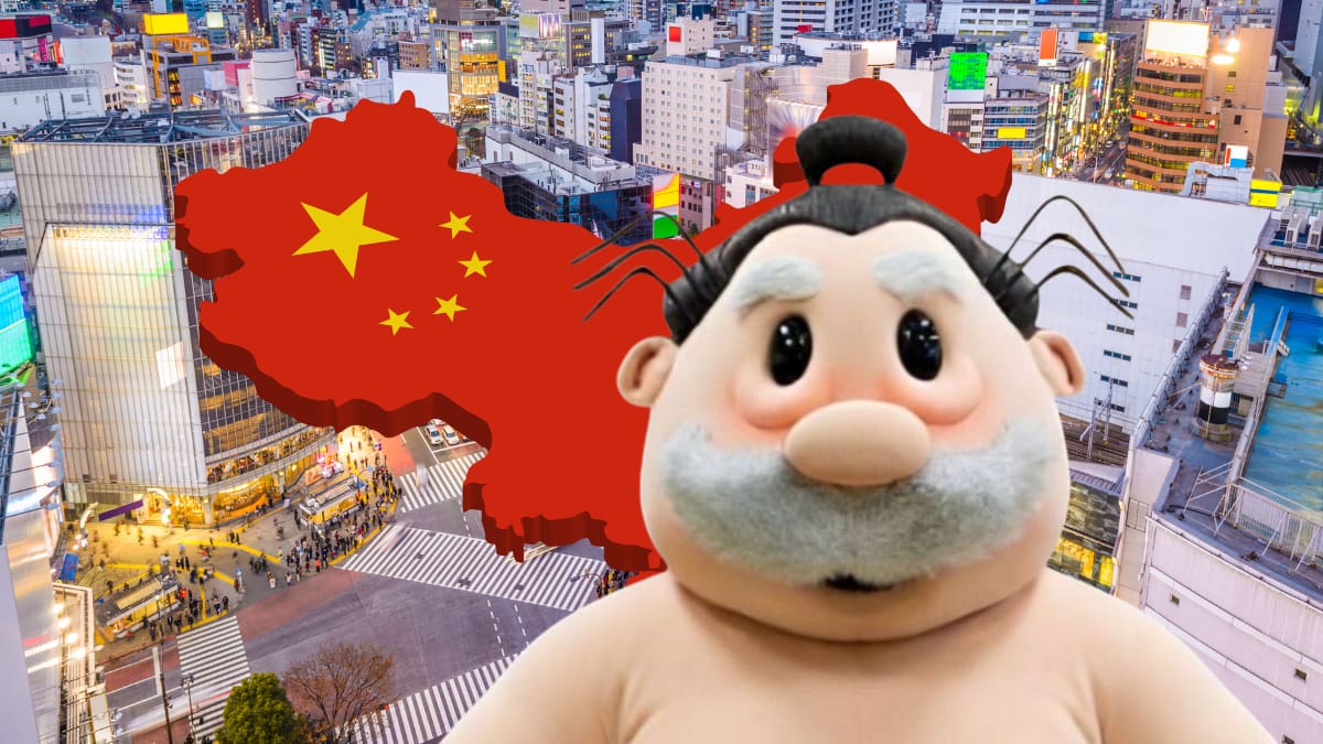 Dr. Simi llega a Japón para vender simipeluches, llaveros, calcetas, playeras, simi-Pop, ¡no medicamentos!