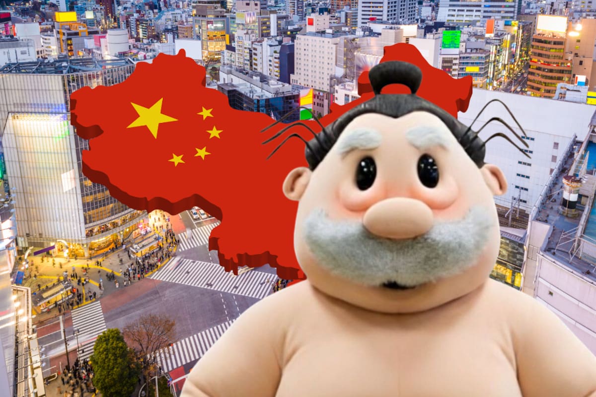 Dr. Simi llega a Japón para vender simipeluches, llaveros, calcetas, playeras, simi-Pop, ¡no medicamentos!