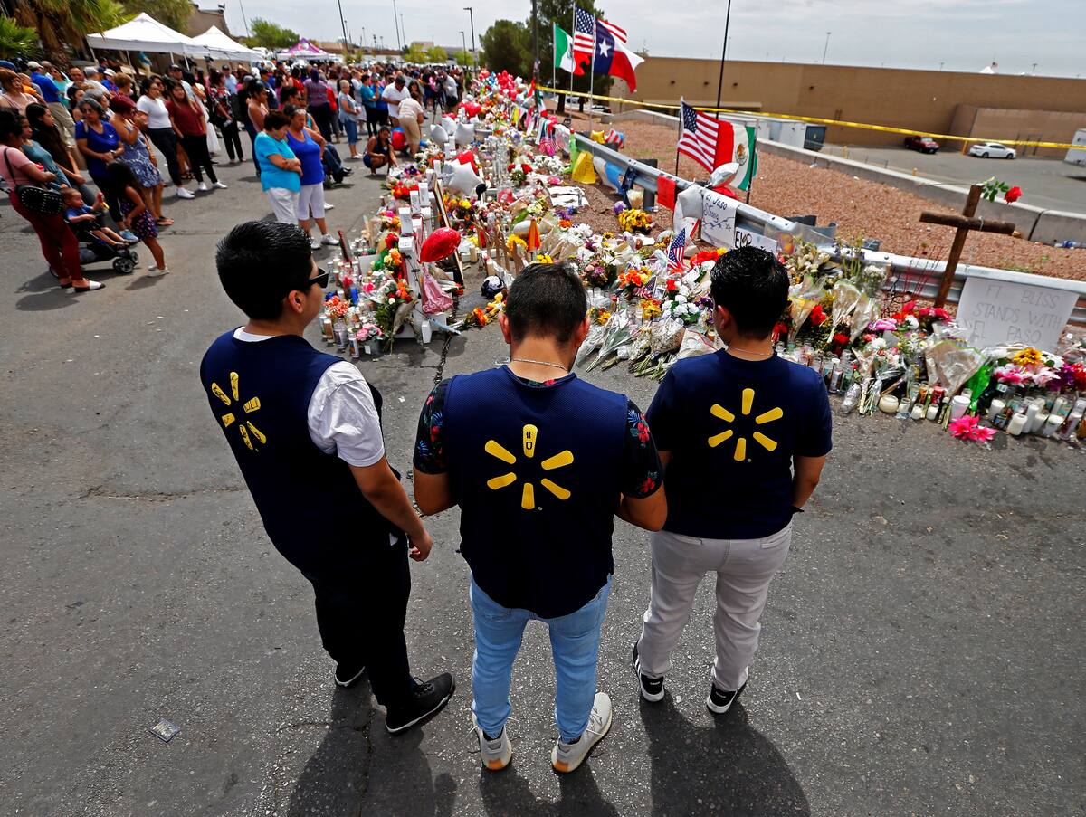El Paso (United States), 06/08/2019.- Three Walmart employees pause while visiting the make shift memorial after the mass shooting that happened at a Walmart in El Paso, Texas, USA, 06 August 2019. Twenty two people were killed and 26 injured during a mass shooting at the Walmart on 03 August 2019. Prosecutors said they will seek the death penalty against Patrick Crusius, a 21-year-old man, accused of the mass shooting. (Estados Unidos) EFE/EPA/LARRY W. SMITH