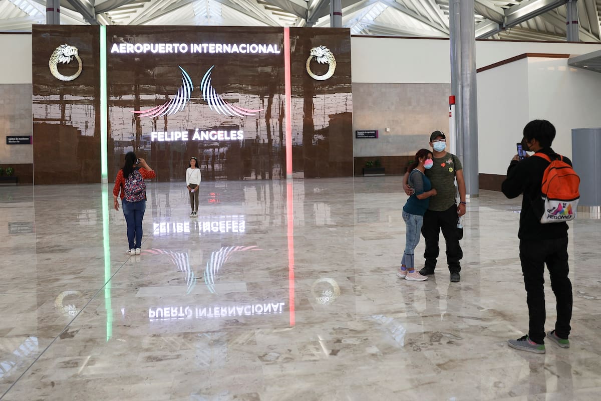 Claudia Sheinbaum desmiente uso de IA en fotos del Aeropuerto Internacional Felipe Ángeles y asegura más de 154 mil pasajeros en Semana Santa pese a críticas