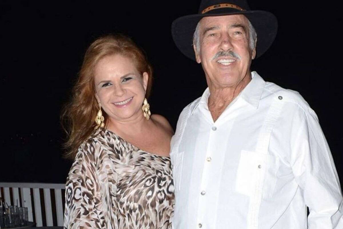 Andrés García olvida divorcio y celebra 22 años de casado con Margarita Portillo