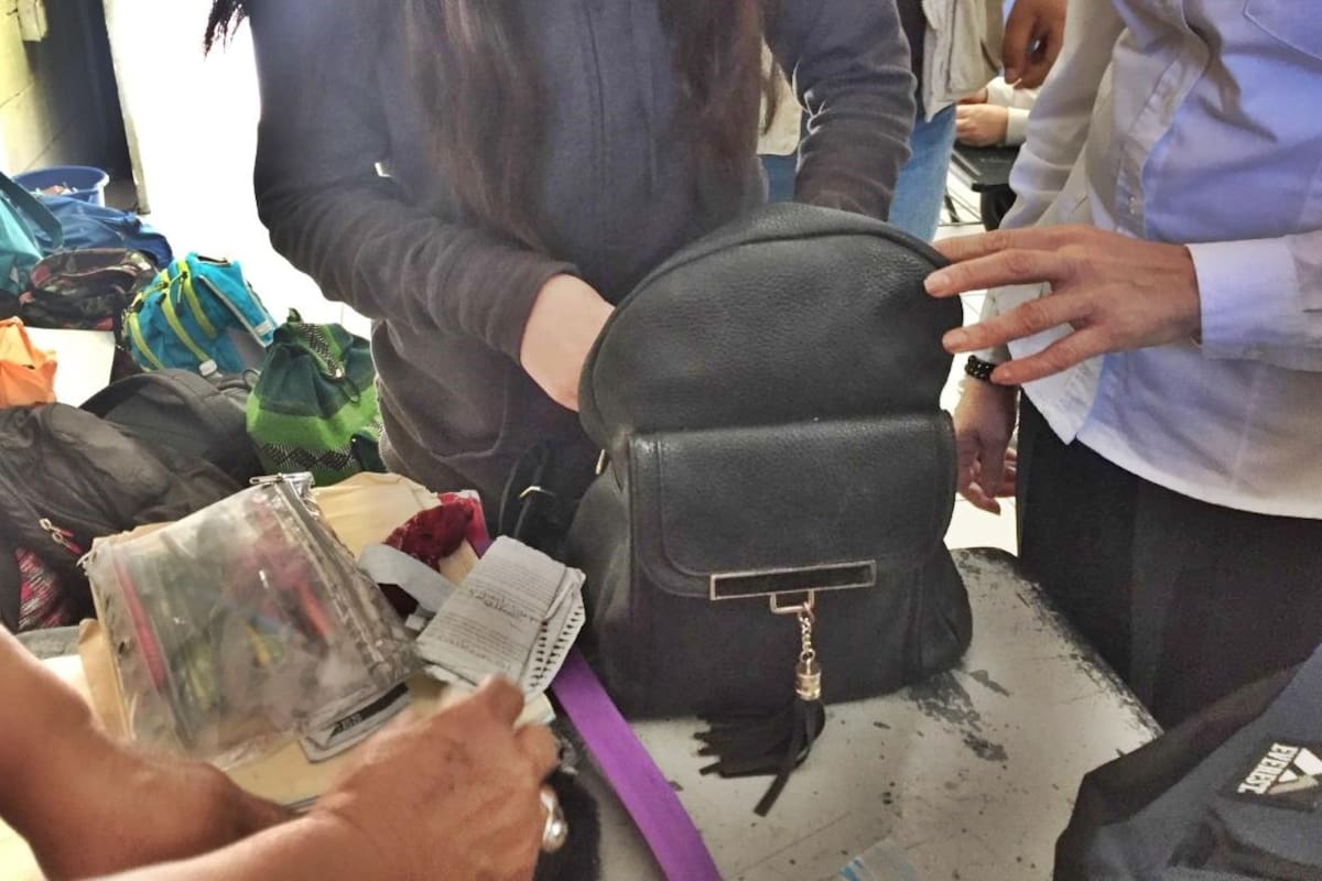 ¿Para el aguinaldo? Mujer fue acusada de robarle casi 50 mil pesos a su jefe en su domicilio; buscó esconder el dinero dentro de una lonchera en Durango