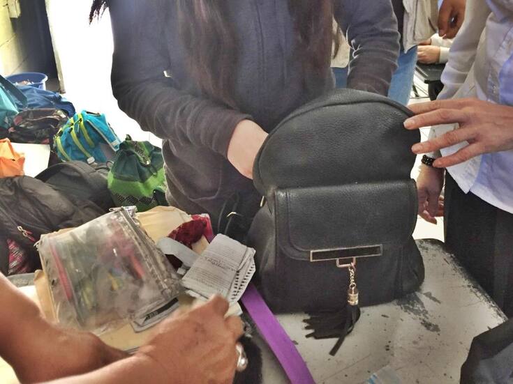 ¿Para el aguinaldo? Mujer fue acusada de robarle casi 50 mil pesos a su jefe en su domicilio; buscó esconder el dinero dentro de una lonchera en Durango