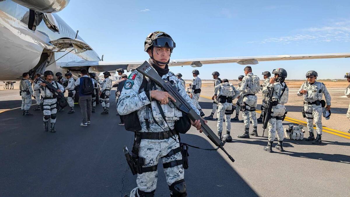 Más de mil elementos de la Guardia Nacional son trasladados a la frontera de Sonora con Estados Unidos.
Foto: Julián Ortega García