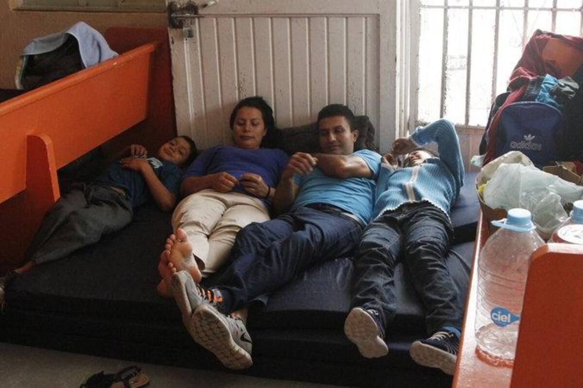 Impulsan política de que migrantes esperen en México