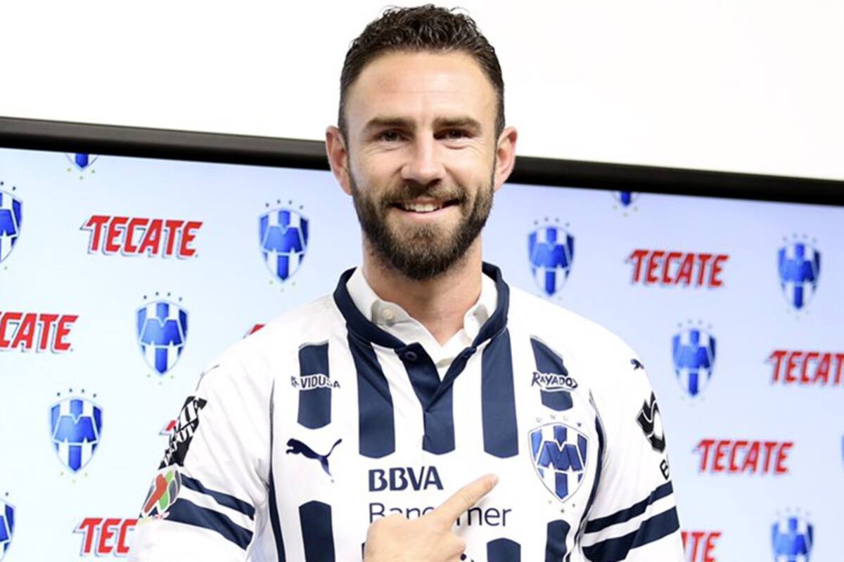 Operan a Miguel Layún por problemas en riñón