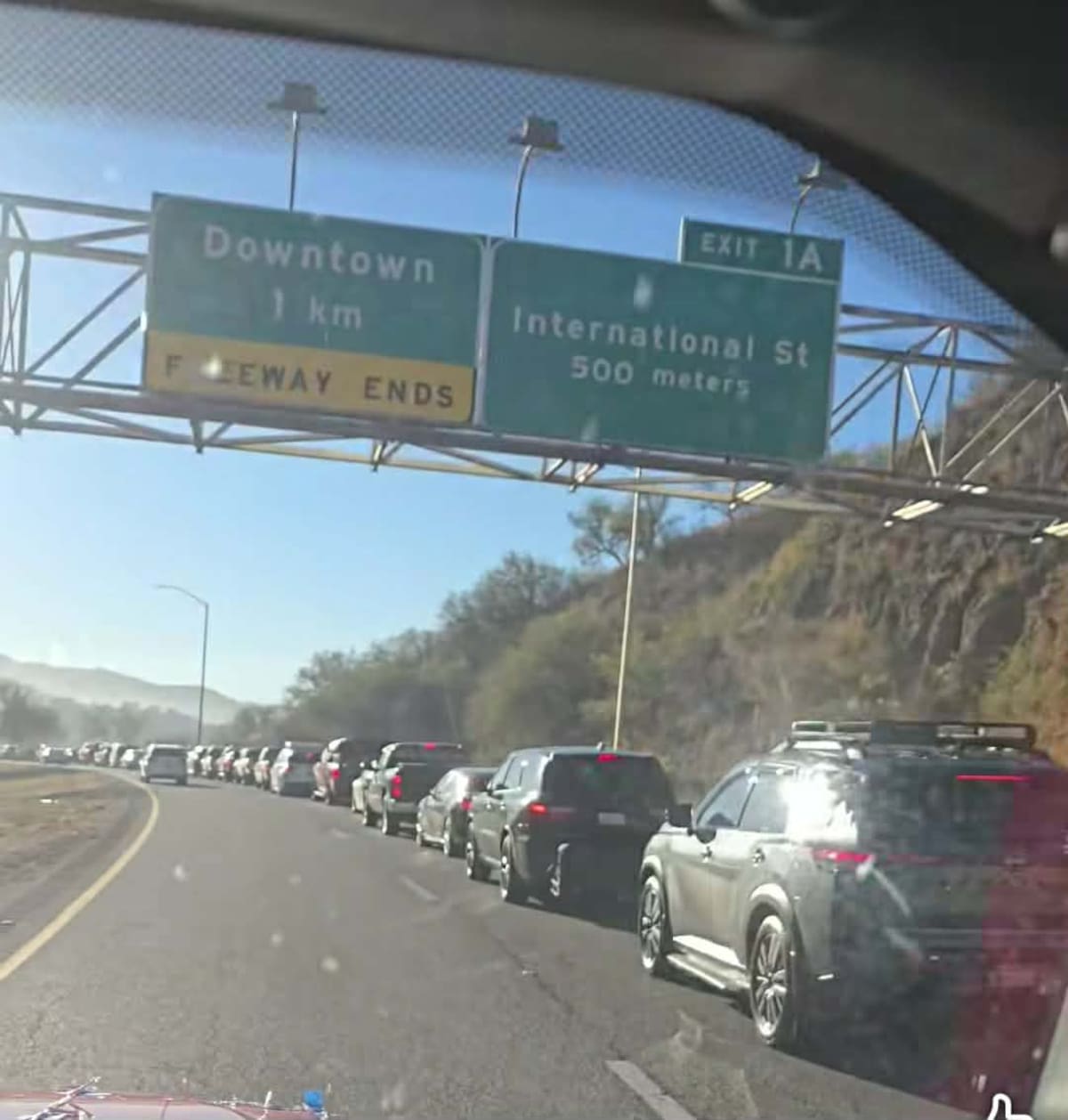 Esperas prolongadas este viernes en las garitas de Nogales.