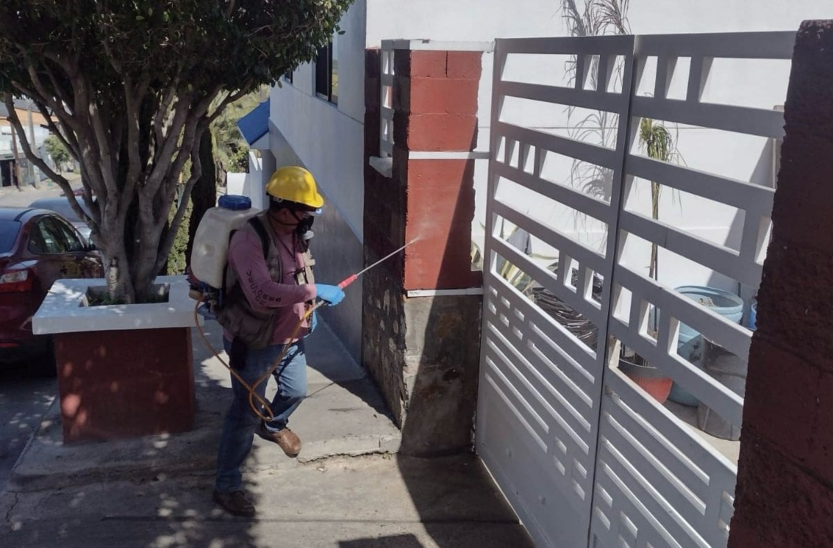 Imagen ilustrativa de fumigación en un hogar.