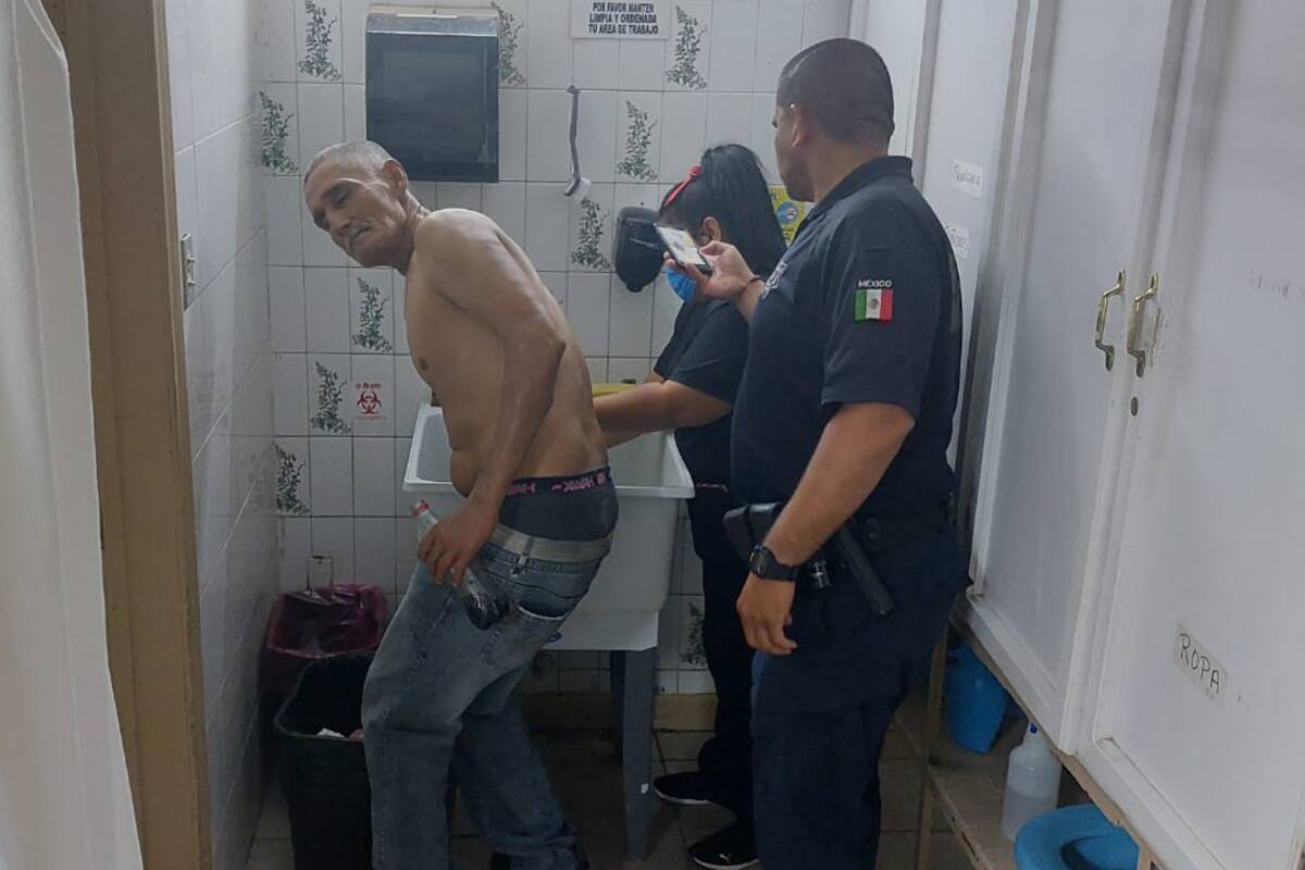 Adulto mayor se lesiona tras fuerte caída