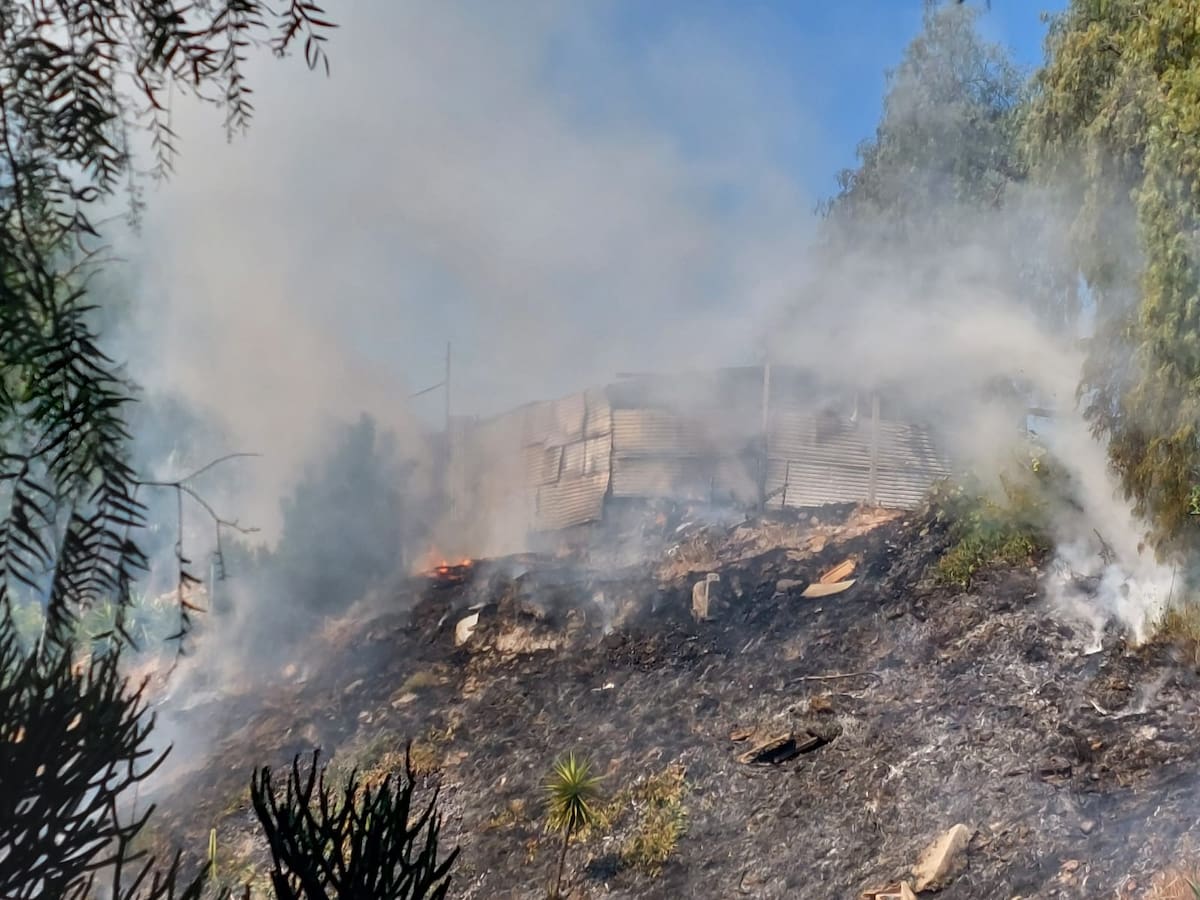 El incidente se registró la mañana de este mertes en un cerro en la avenida Del Sol.