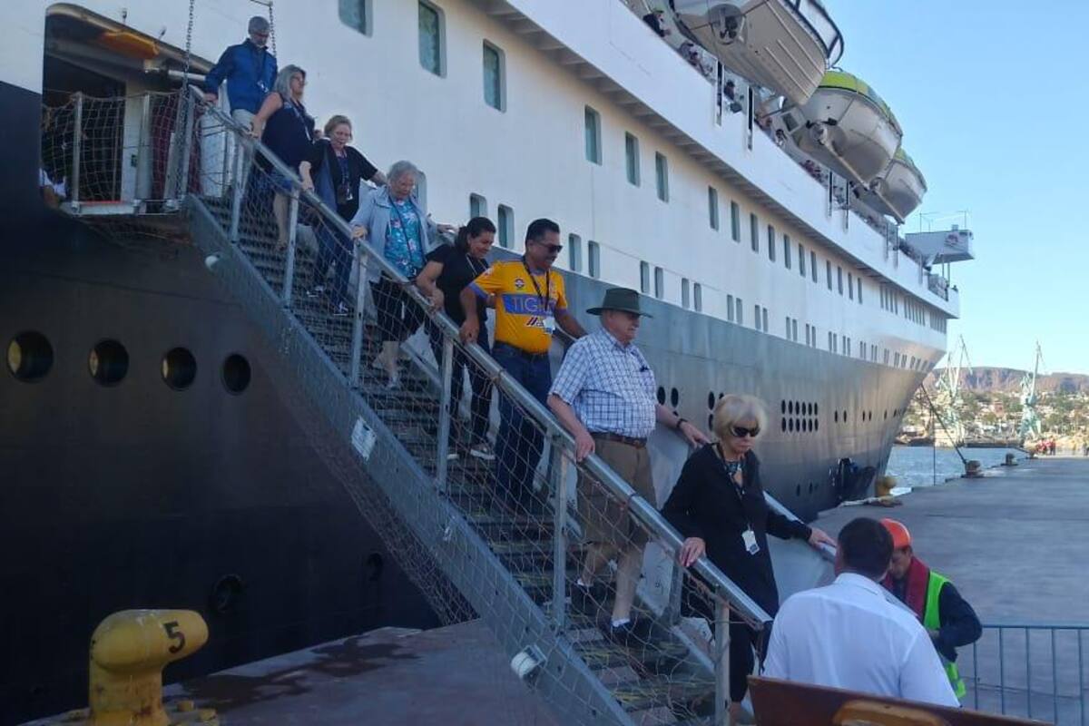 Crucero Astoria adelanta su llegada al puerto