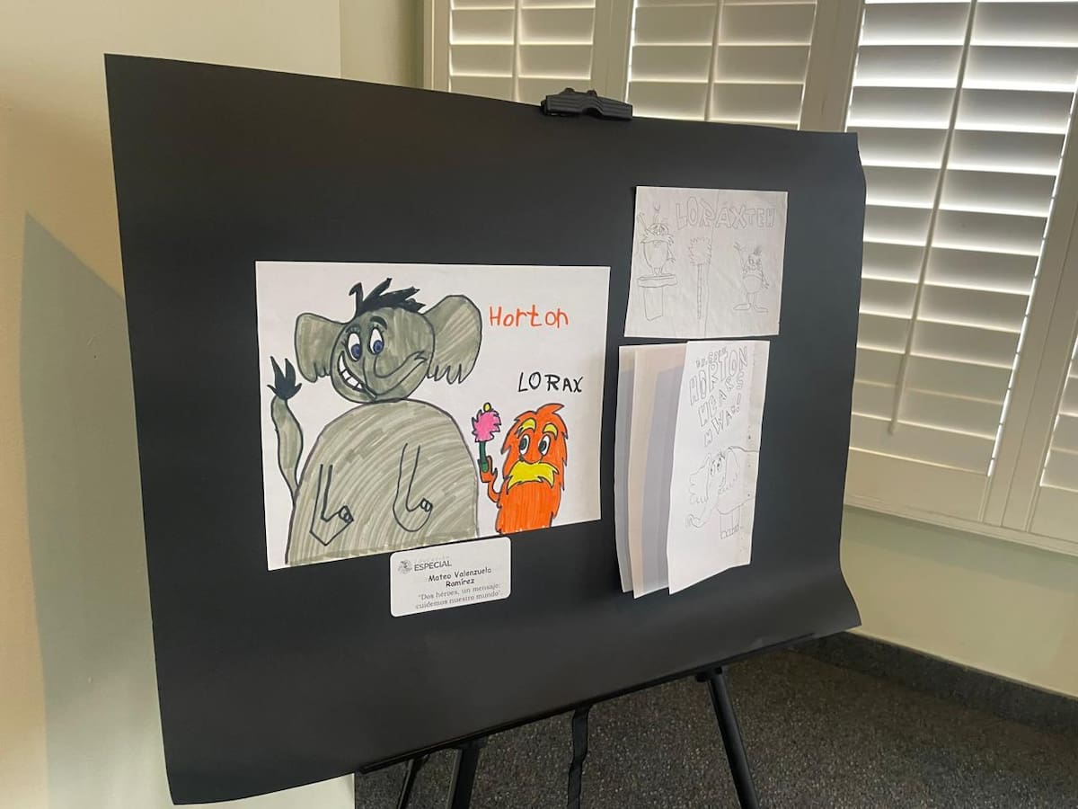 30 niñas y niños con capacidades diferentes participaron en la Feria del Dibujo Soy Incluyente y recibieron un reconocimiento. Foto: Carmen Gutierrez