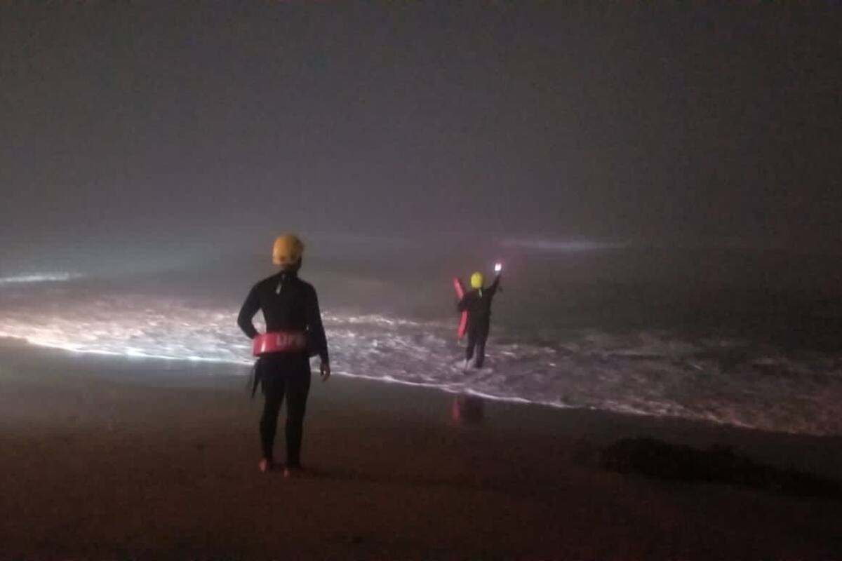Grupo de migrantes intenta cruzar a EU por Playas de Tijuana