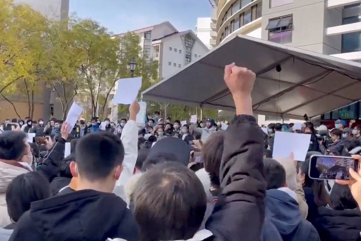 Protestas contra el COVID estallan en toda China; hay enfrentamientos en Shanghái