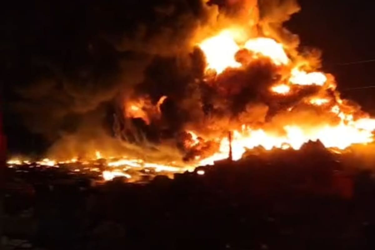 Arde predio utilizado para acopio de llantas en la Santa Isabel