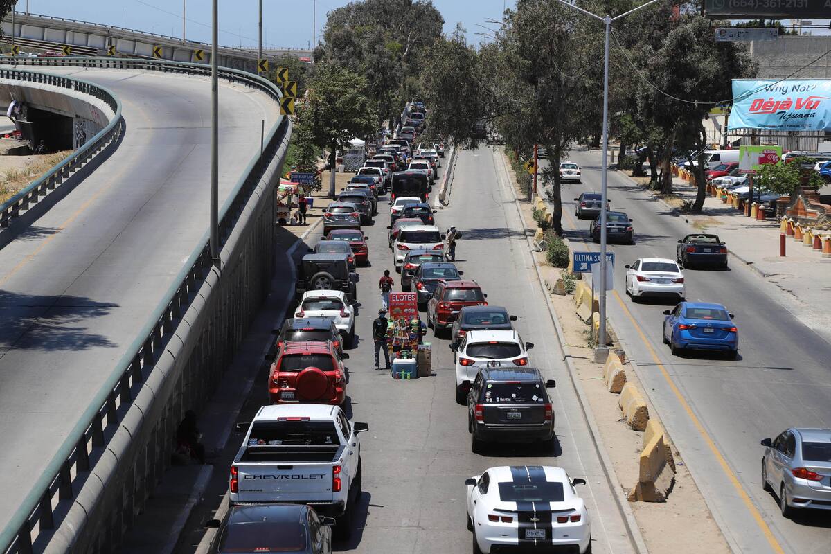 Extienden restricciones en cruces a EU