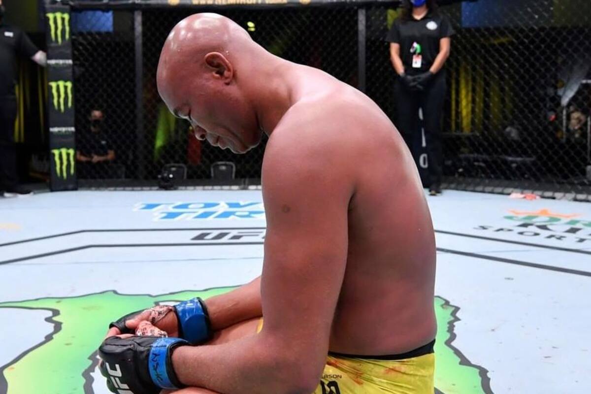¡Triste adiós! Anderson Silva se despide de la UFC con un trágico nocaut por parte de Hall