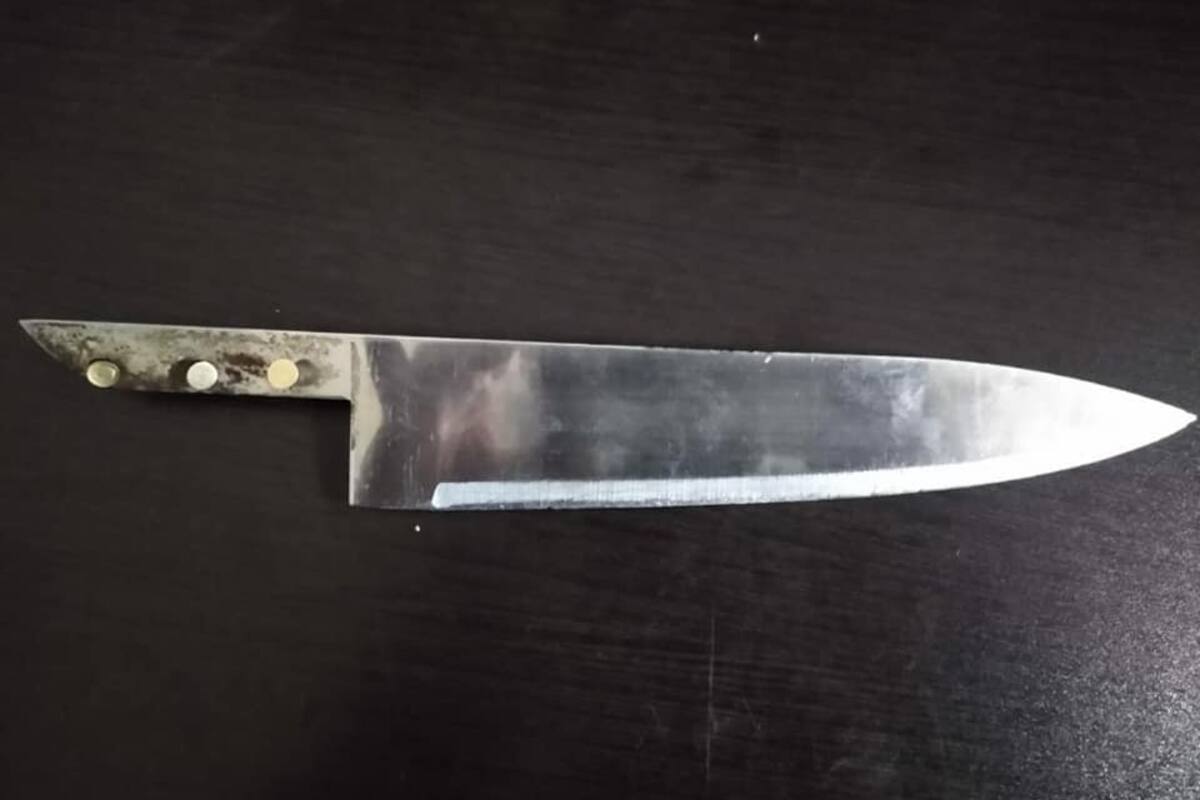 Ladrones roban en autoservicio con un cuchillo