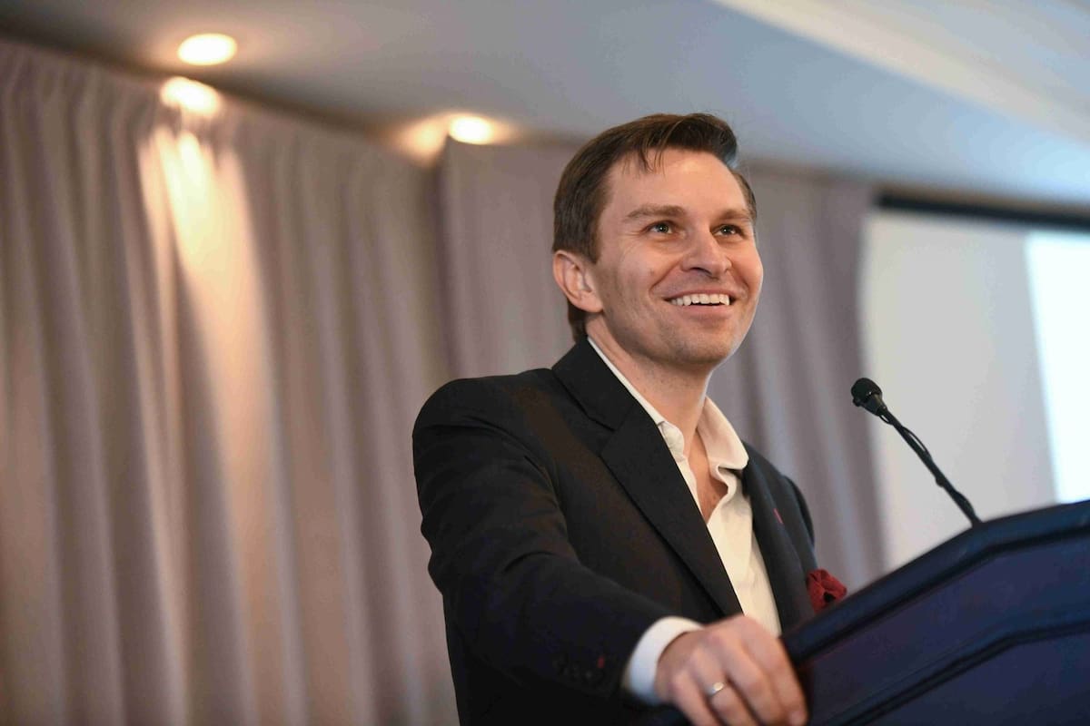 La idea de que “la vejez es una enfermedad” no está adoptada por la medicina oficial. Sin embargo, las investigaciones de David Sinclair abrieron una discusión científica sobre la posibilidad de modificar el envejecimiento. Foto: Redes sociales