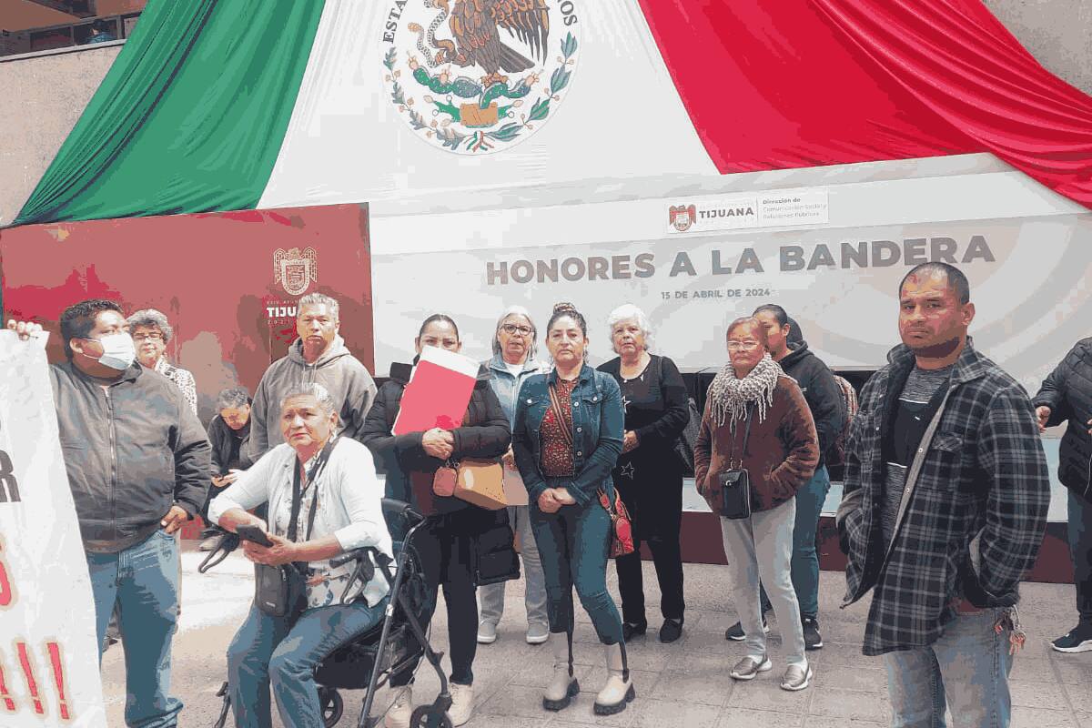 Se manifiestan vecinos por pavimentación de Playas de Tijuana