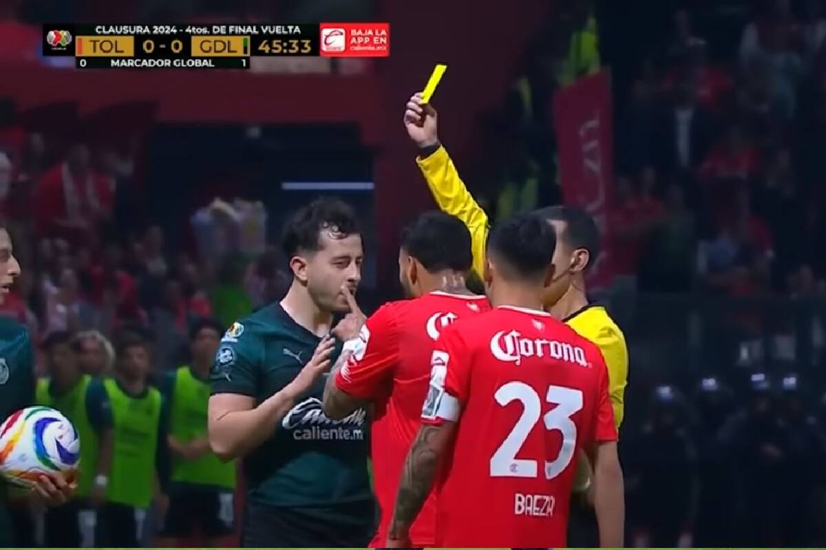 VIDEO | Al acabar el partido, Alan Mozo buscó a Alexis Vega tras acalorada discusión en el Chivas vs. Toluca