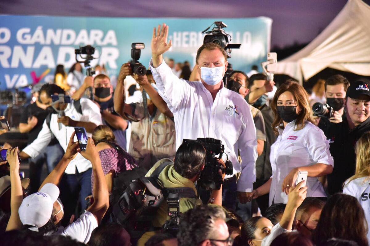 Ernesto Gándara cierra campaña en Estadio Sonora ante miles de simpatizantes