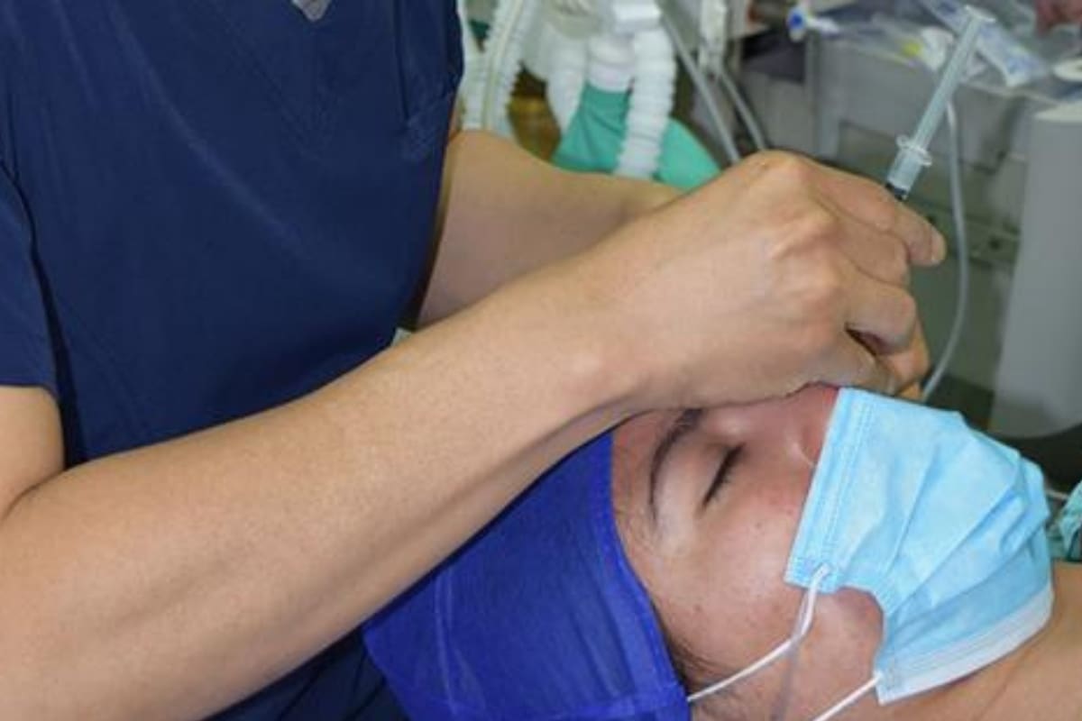 IMSS realiza cirugía a Alin, una joven con catarata congénita que afectó su visión por 23 años y le coloca un lente intraocular graduado