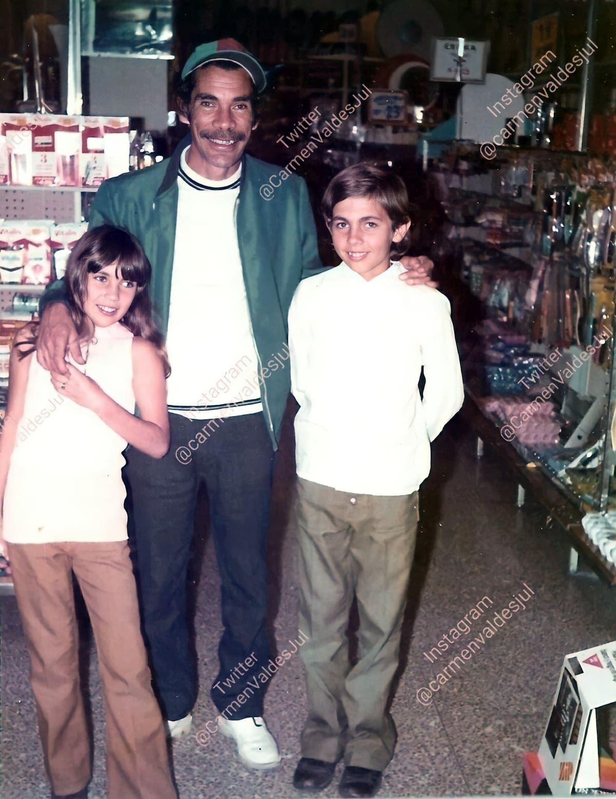 Ramón Valdés con sus hijos Carmen y Esteban / Cuenta de X: @tirso873.jpg