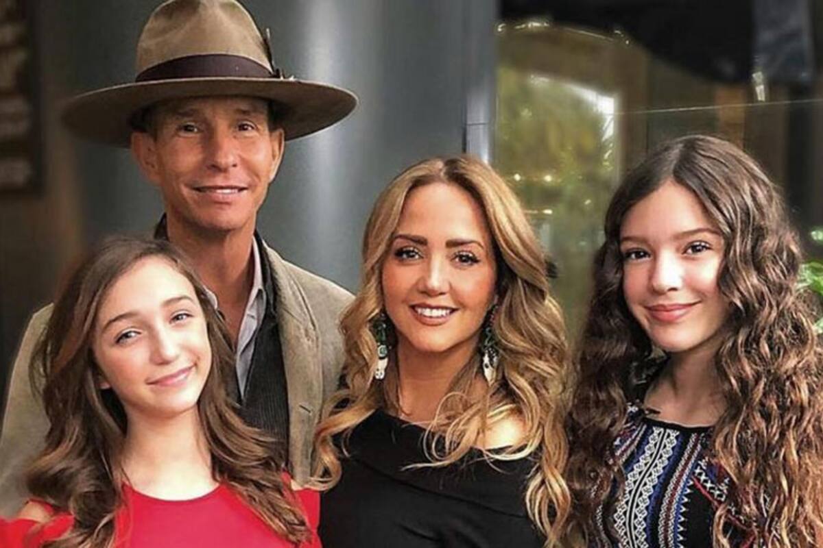 Andrea Legarreta apoya a su ex Erik Rubín en su presentación en teatro