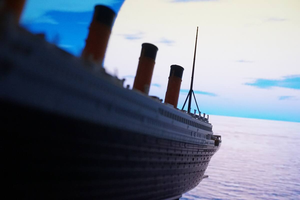 Subastan postal firmada por un héroe del Titanic días antes de su hundimiento