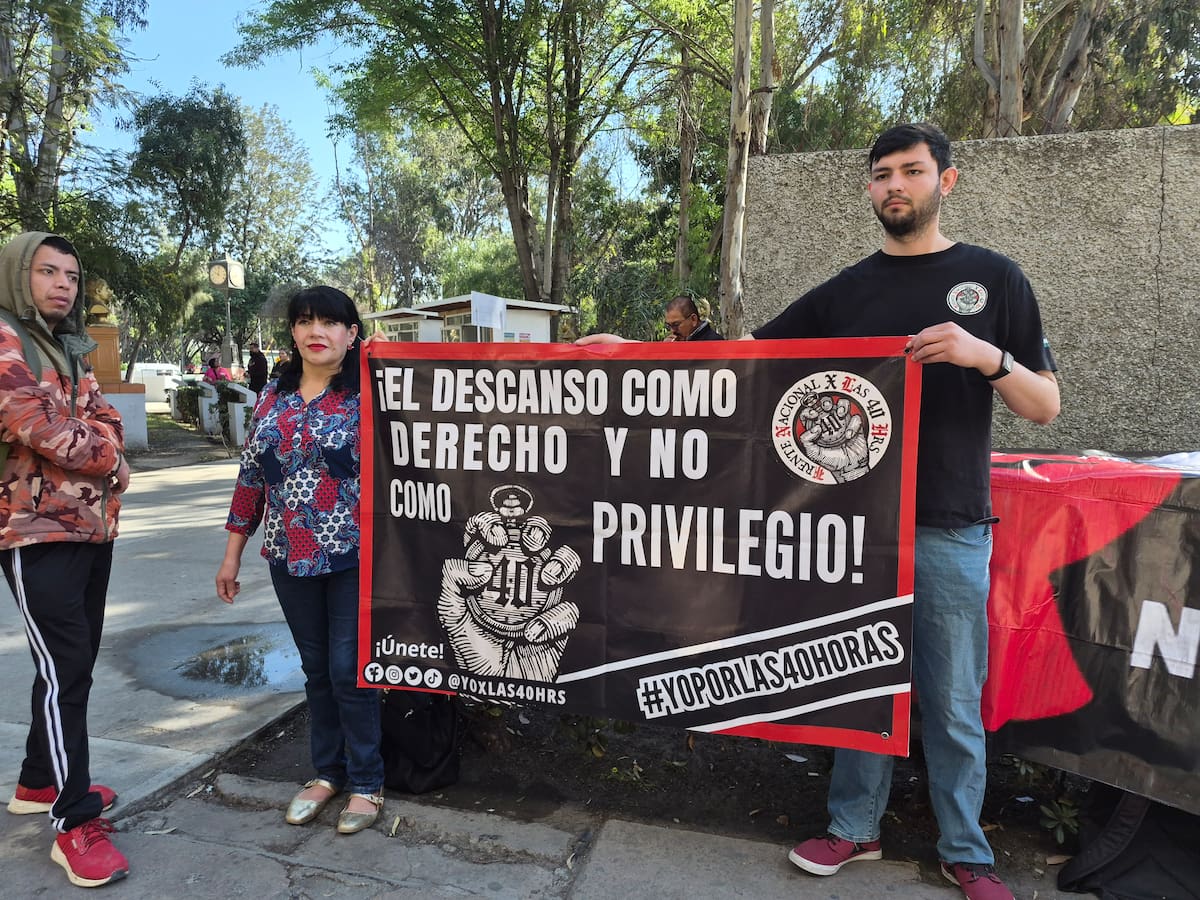 Integrantes del Frente Nacional por las 40 Horas en Baja California, señalaron que no se reducen de forma inmediata las jornadas y mantienen esquemas que afectan a sectores con extensas horas laborales. Foto: Michelle Castillo