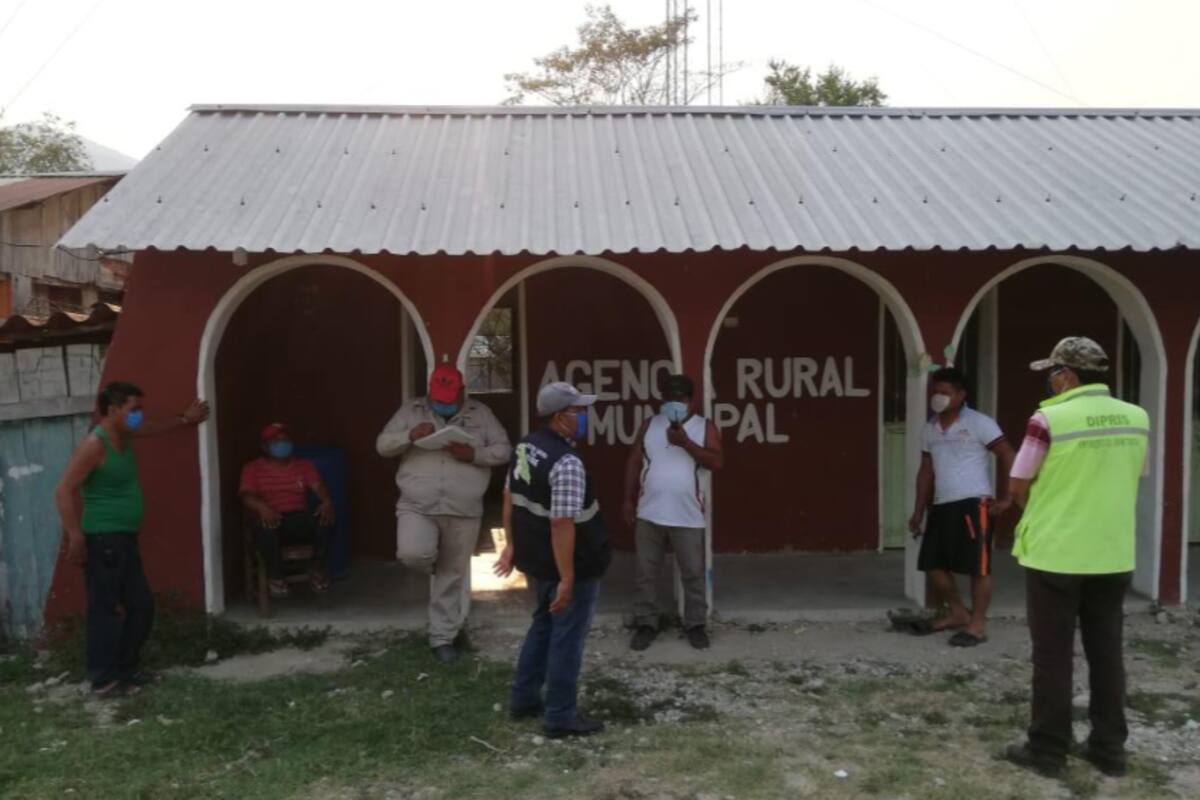 Hallan colgado afuera de su casa a hombre con coronavirus en Chiapas