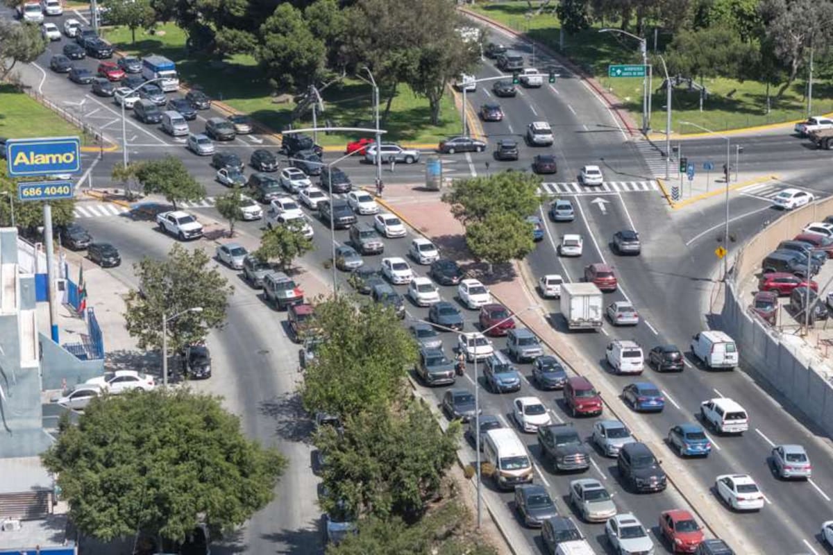 Cierre del puente Independencia provoca fuerte tráfico en Zona Río