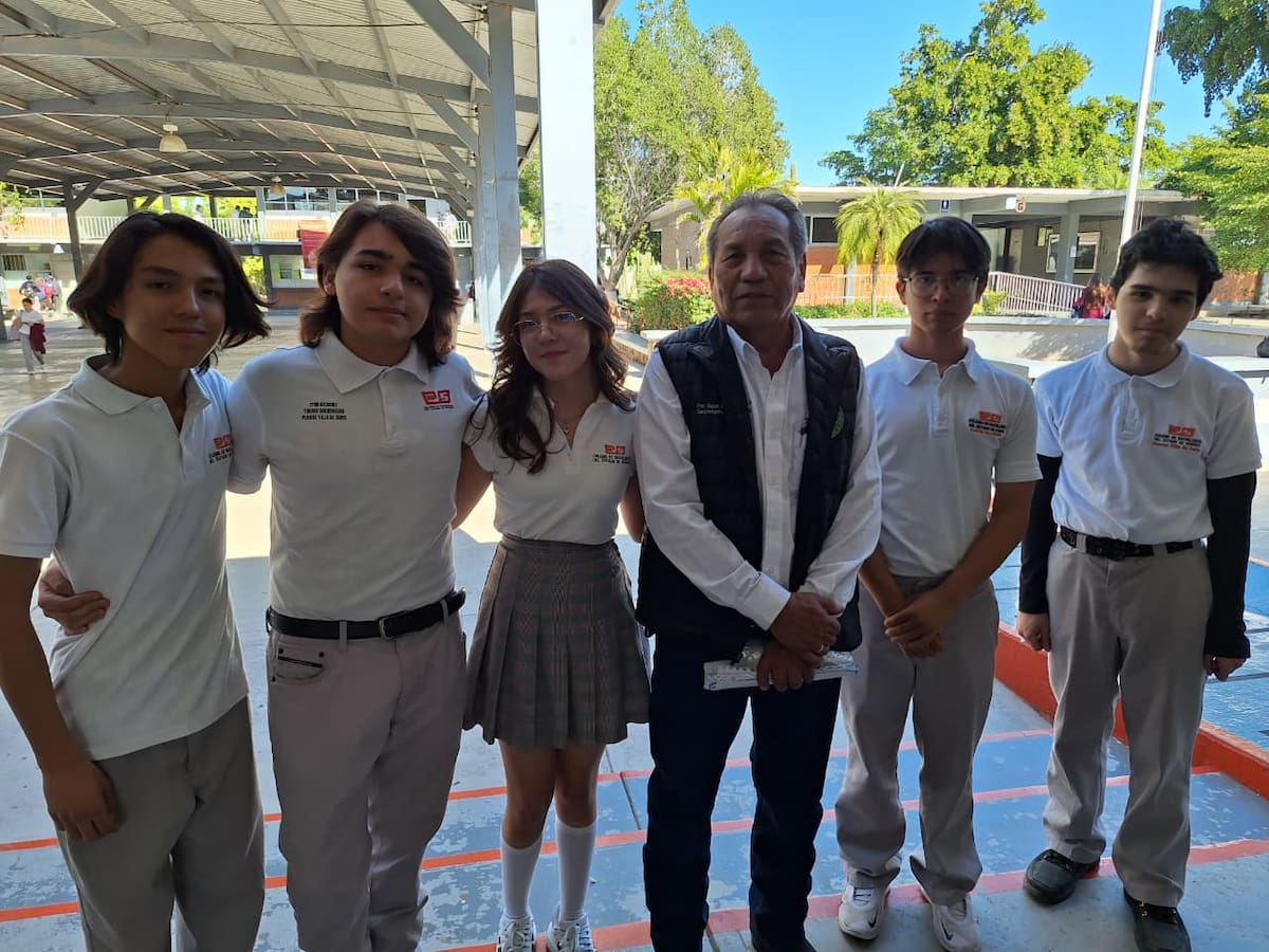 El profesor Eleazar Herrera Araujo llegó a 47 años de trayectoria como docente. FOTO: MISAEL MONTAÑO