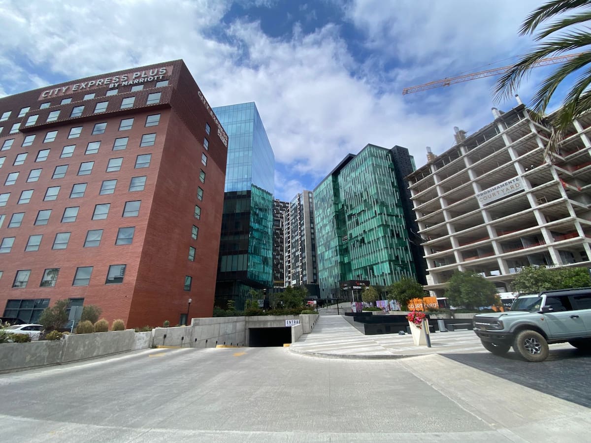 El desplazamiento hacia las ciudades medias no es una moda pasajera, sino una transformación estructural impulsada por el teletrabajo, la relocalización de cadenas de valor mediante el nearshoring y la búsqueda de bienestar.