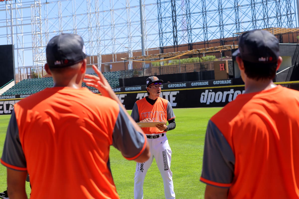 Isidro Márquez durante la pretemporada de los Naranjeros de Hermosillo. (Foto: Julián Ortega)