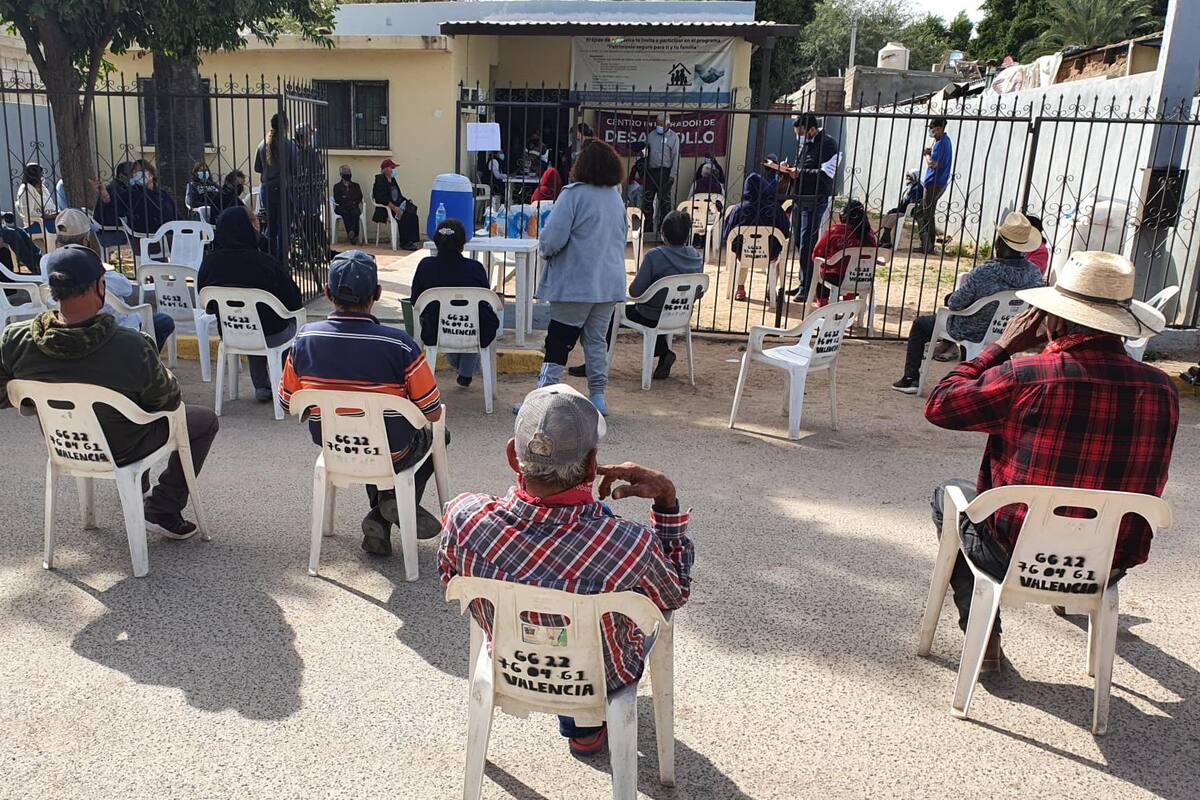 Vacunan contra coronavirus en Estación Pesqueira
