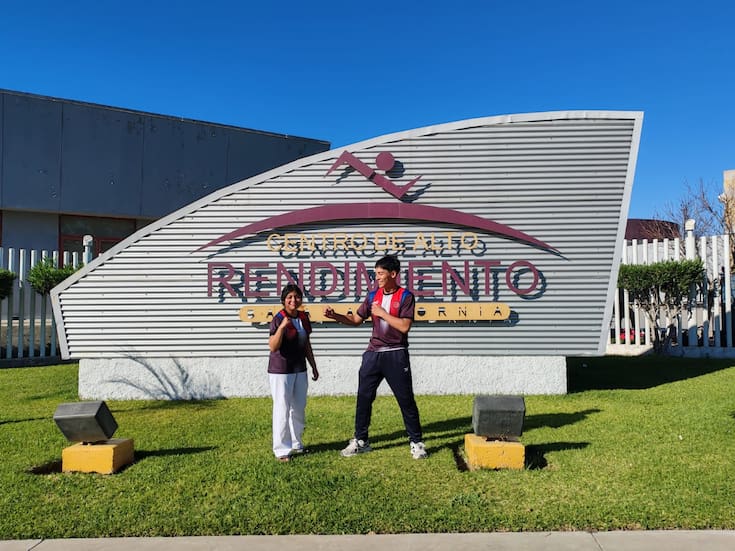 Niños karatecas venderán empanadas; necesitan 16 mil pesos para viajar a un torneo