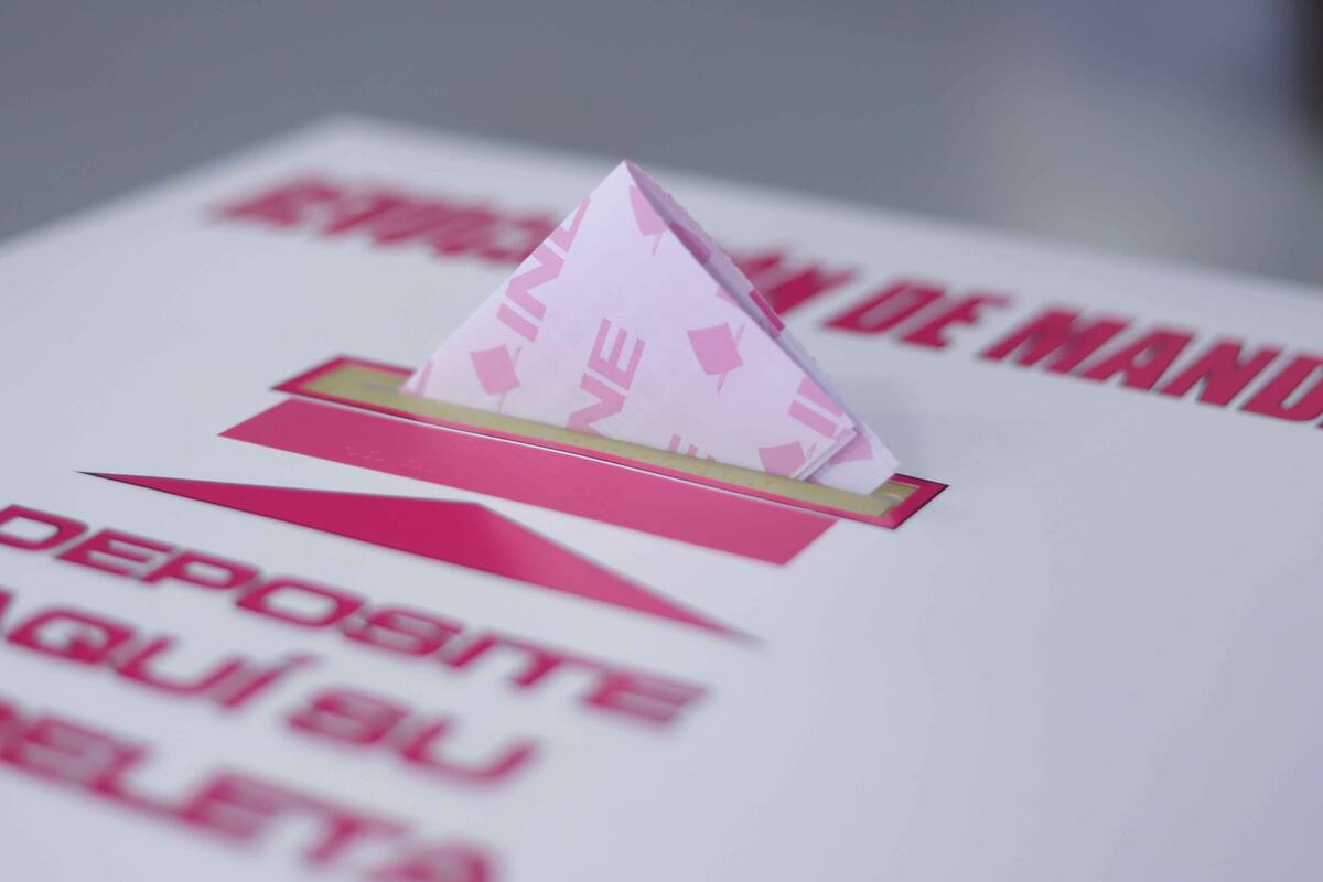 Gana 'que siga AMLO'; Participa sólo 18%