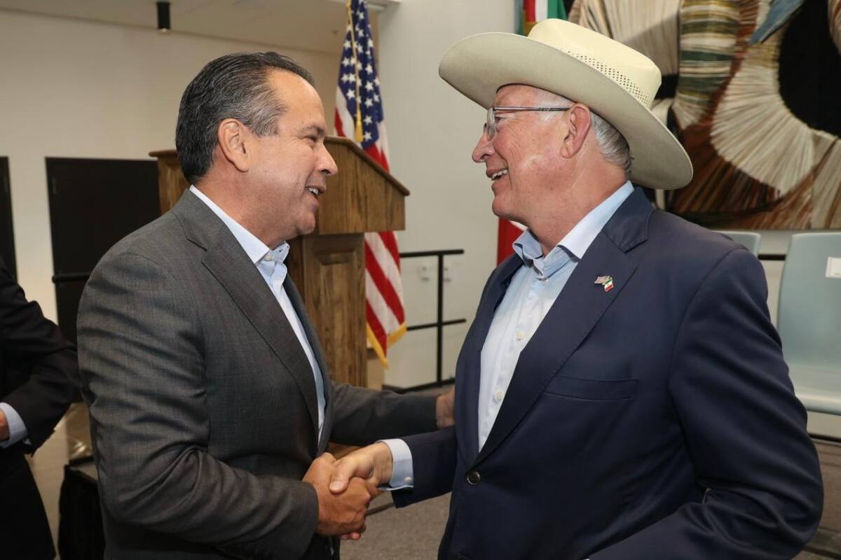 Ken Salazar reconoce el trabajo de Antonio Astiazarán durante la inauguración del nuevo Consulado de Estados Unidos en Hermosillo