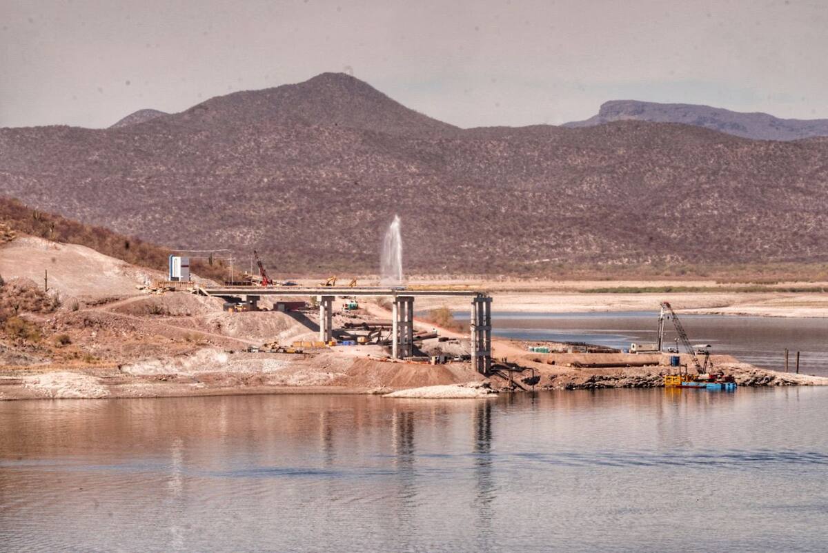 El acueducto yaqui inaugurado ayer por el presidente Andrés Manuel López Obrador impulsará el desarrollo económico, social y cultural de la tribu. FOTO: ESPECIAL
