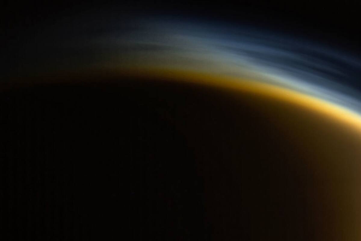Simulación de cómo la neblina de la mayor luna de Saturno genera sustancias clave para la vida